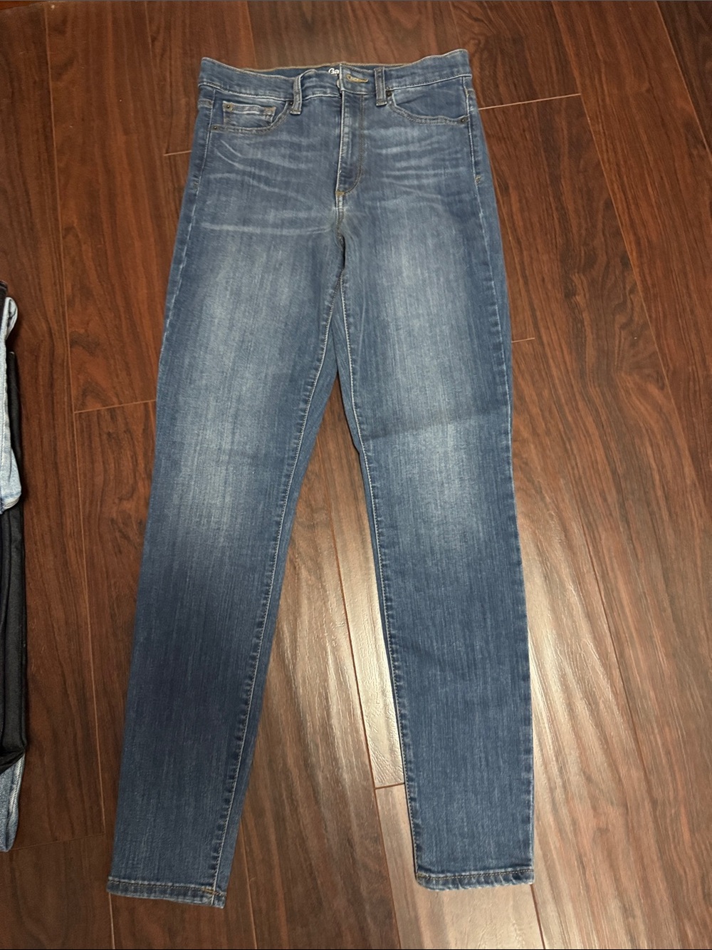 GAP Women’s Skinny Jeans in Medium Blue Wash